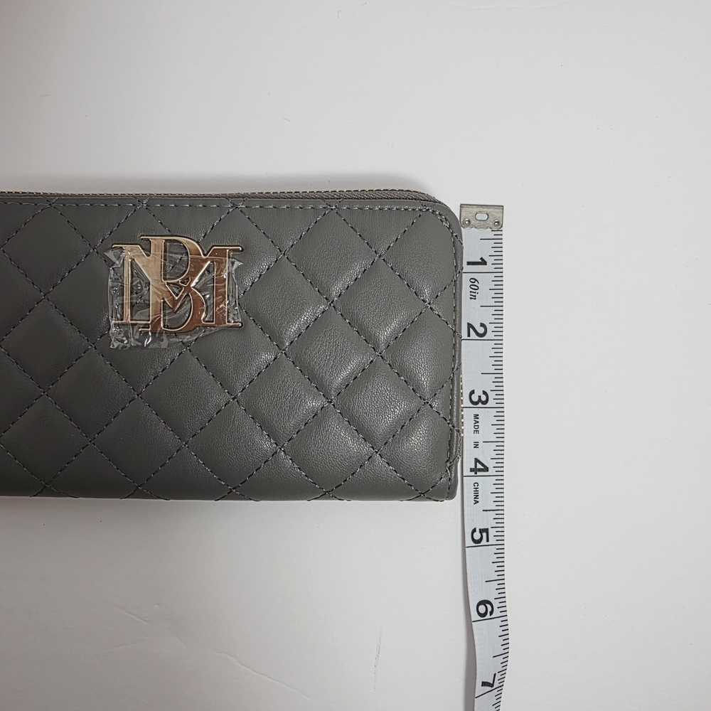 Badgley Mischka Grey Quilted Zip Around Wallet Vegan Leather Gold Logo Wristlet - Picture 8 of 9